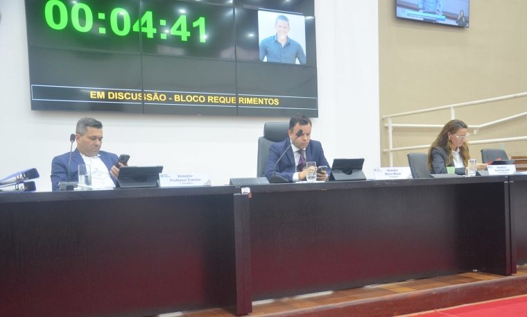 Mesa dos Trabalhos na Câmara.