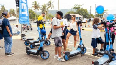 Patinetes elétricos da JET em operação na orla de Ubatuba. (Foto: Divulgação)