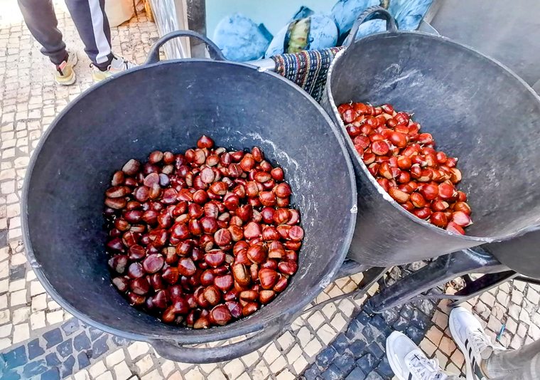 Castanhas prontas para irem para o fogareiro, de onde saem a estalar. (Foto: Vaz Mendes)