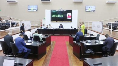 Vereadores de Pindamonhangaba durante sessão ordinária no Plenário Dr. Francisco Romano de Oliveira