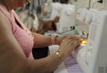 alunos em aula prática de panificação na Escola do Trabalho de Taubaté, novembro de 2025