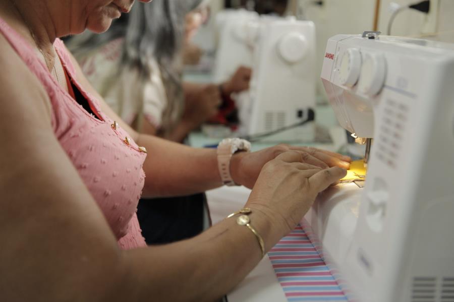 alunos em aula prática de panificação na Escola do Trabalho de Taubaté, novembro de 2025