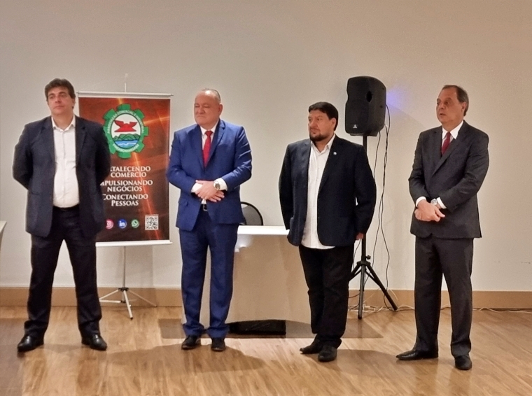 Presidente da Acip, Mauro, além de outros envolvidos no projeto durante o lançamento. (Foto: Divulgação)