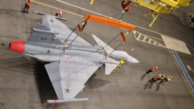 F-39 Gripen de matrícula FAB 4111 desembarcou no Brasil após uma jornada de mais de dez mil quilômetros entre a Suécia e Santa CatarinaTenente Kelly/CECOMSAER)