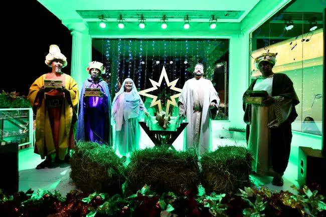 Decoração de Natal inaugurada na Cidade do Romeiro em Aparecida