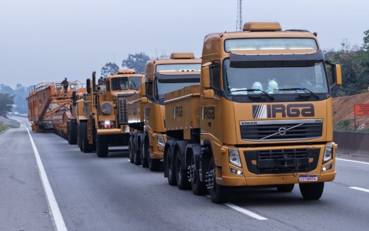 A operação terá início em Guarulhos e seguirá até a praça de pedágio de Arujá, onde o conjunto permanecerá estacionado, com segurança, até o próximo deslocamento — ainda sem data definida.