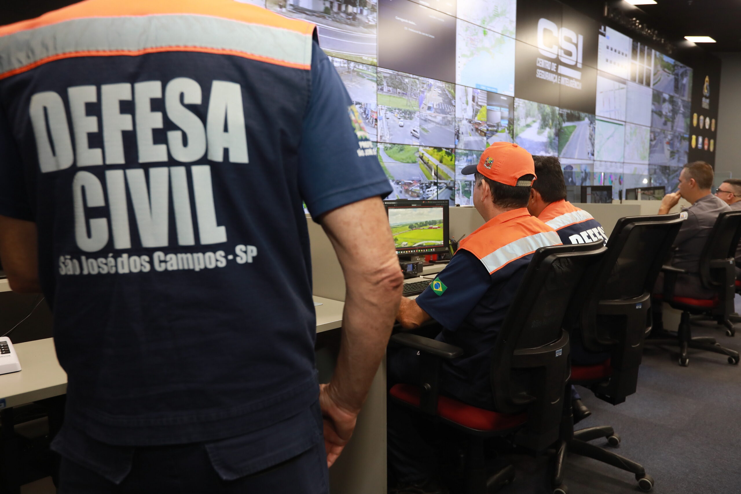 As equipes da Defesa Civil também estão presentes no CSI para ampliar o monitoramento e as ações preventivas - Foto: Claudio Vieira/PMSJC