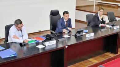 Vereadores durante sessão que aprovou vacinação prioritária para TEA e PCDs em Pindamonhangaba