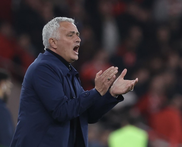 José Mourinho bem pode reclamar por reforços, pois a sua equipa é curta 