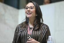 Parlamentar é reconhecida por legislações que ampliam a proteção às brasileiras, como as leis contra importunação sexual e que fortalecem assistência no pré e pós-parto