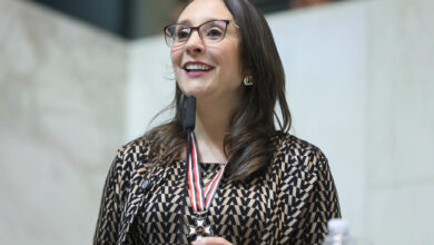 Parlamentar é reconhecida por legislações que ampliam a proteção às brasileiras, como as leis contra importunação sexual e que fortalecem assistência no pré e pós-parto