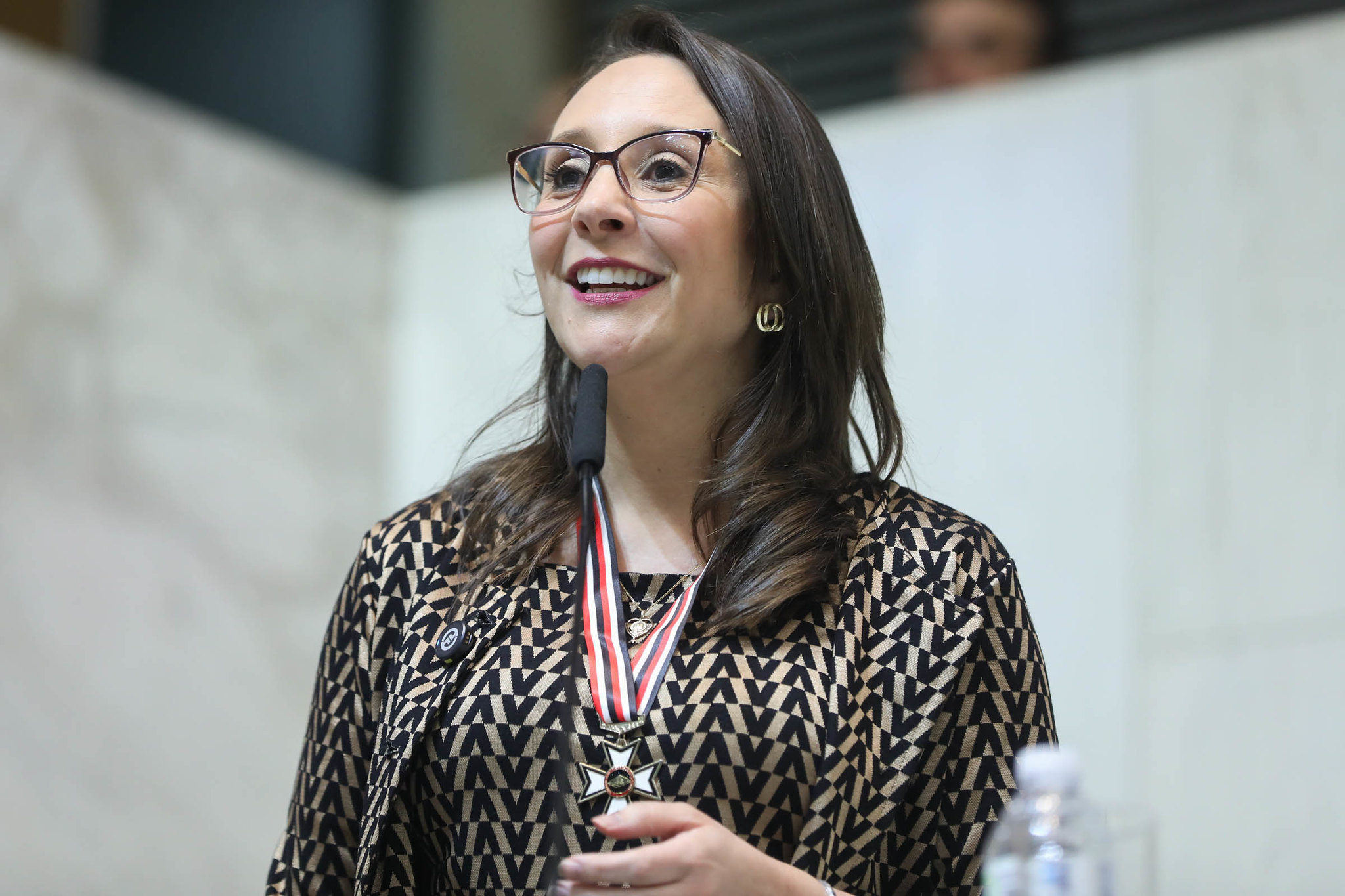 Parlamentar é reconhecida por legislações que ampliam a proteção às brasileiras, como as leis contra importunação sexual e que fortalecem assistência no pré e pós-parto