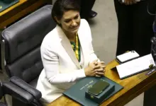Michelle Bolsonaro, durante sessão solene de entrega da Medalha Mérito Legislativo da Câmara dos Deputados.