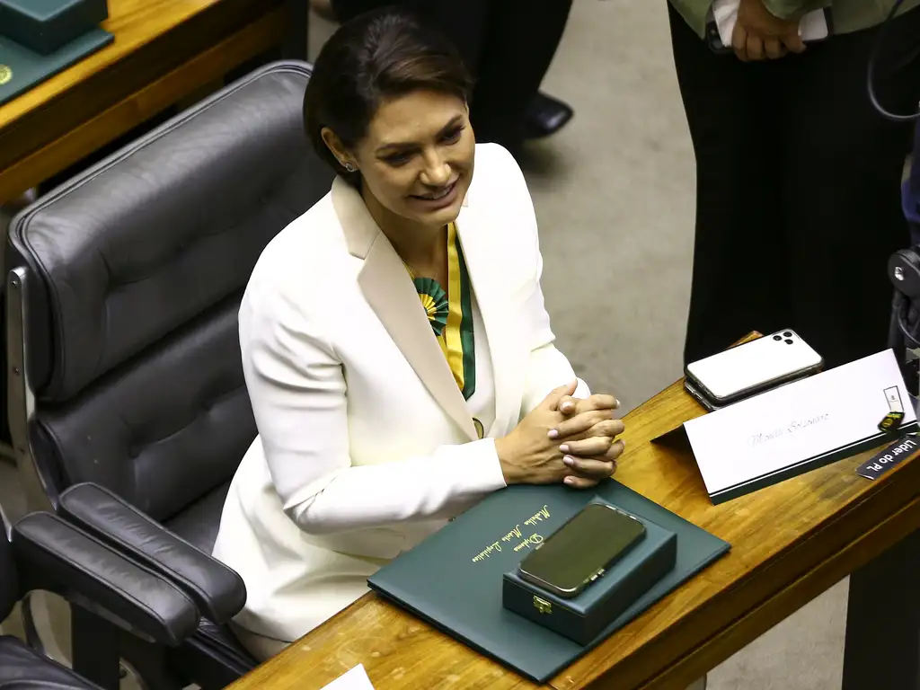 Michelle Bolsonaro, durante sessão solene de entrega da Medalha Mérito Legislativo da Câmara dos Deputados.