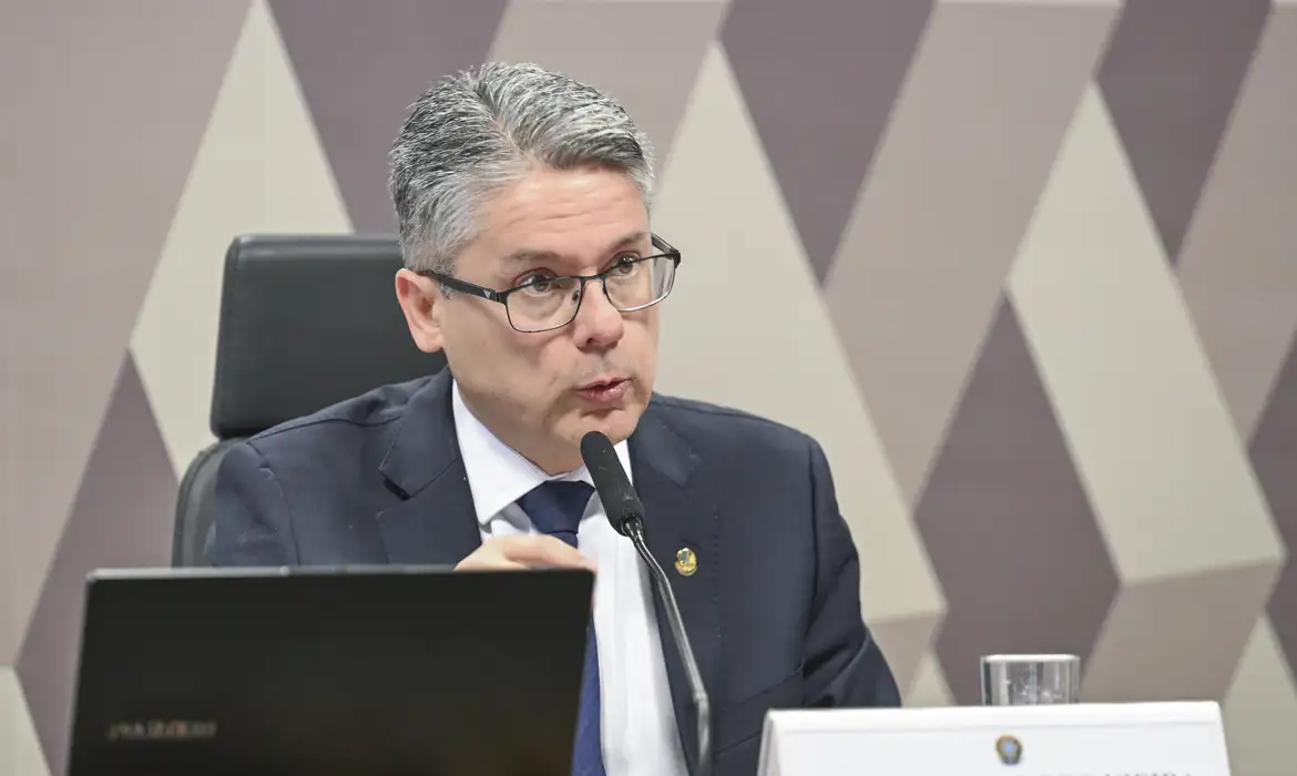 O relator do PL 5.582 de 2025, senador Alessandro Vieira (MDB-SE), estima que o novo tributo, o Cide-Bet, deve recolher R$ 30 bilhões por ano para o combate ao crim