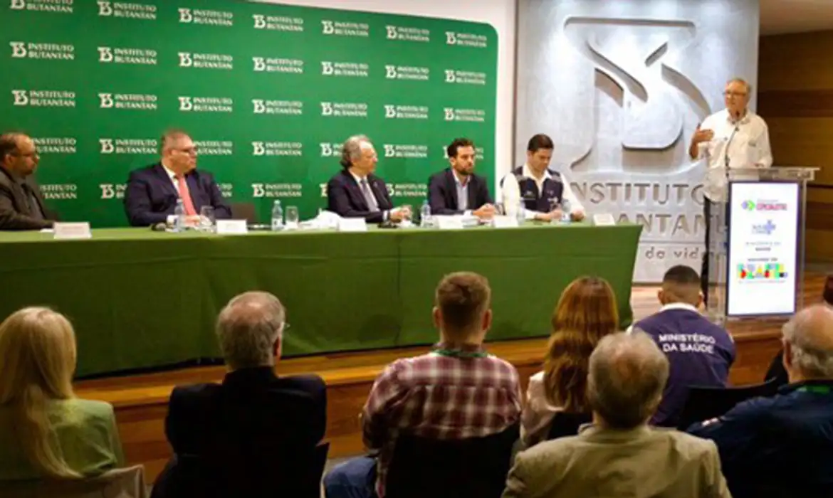 O contrato para a entrega dessas primeiras doses é de cerca de R$ 368 milhões.