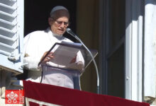 Na alocução que precedeu a oração, o Pontífice recordou que a Liturgia deste domingo nos apresenta a passagem da “fuga para o Egito”.