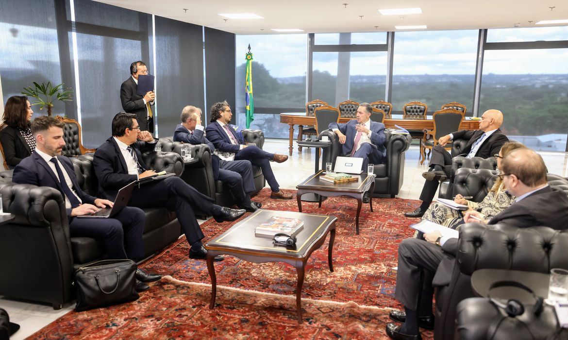 Documento reconhece tentativa de golpe, mas faz alertas ao Judiciário