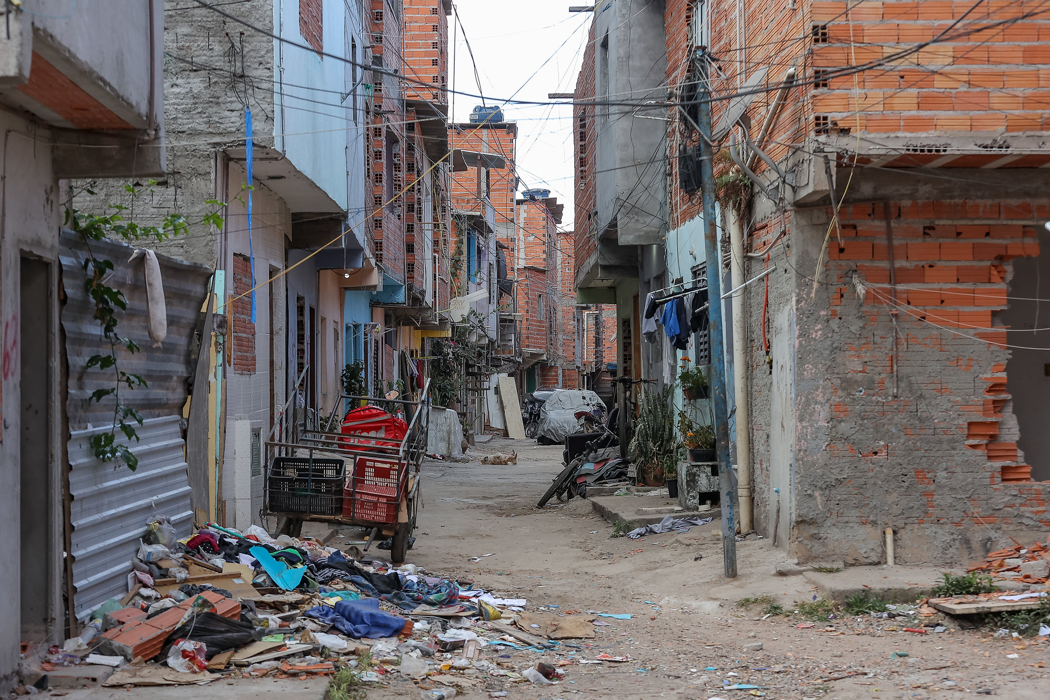 Polícia de São Paulo apreende drogas e material explosivo na Favela do Moinho