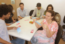 Curso de inglês gratuito capacita alunos da USP para pós-graduação e intercâmbio