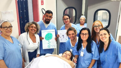 Equipe do Hospital Municipal saudando o primeiro bebê de 2026 em São José dos Campos