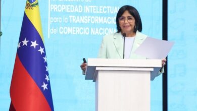 Delcy Eloína Rodríguez Gómez, de 56 anos, é um quadro histórico do chavismo e mulher de confiança do presidente sequestrado Nicolás Maduro.