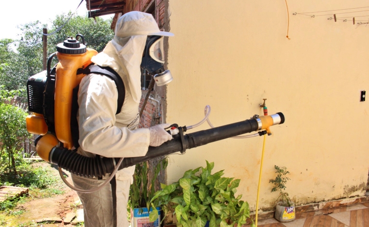 Agentes de Controle de Vetores combatem focos do mosquito da dengue em Pindamonhangaba