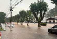 Ruas alagadas em Campos do Jordão.