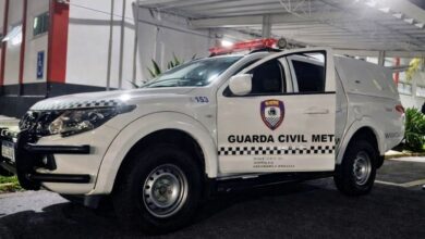 Viatura da Guarda Civil Metropolitana em ação noturna em Pindamonhangaba