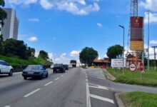 A via liga São Paulo ao Rio de Janeiro e é um dos principais corredores rodoviários do País.