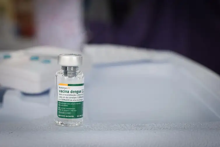 Vacina contra a denguede dose única, desenvolvida pelo Instituto Butantan.