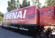 Carreta móvel do Senai com curso de reparação elétrica em Jacareí