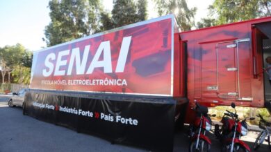 Carreta móvel do Senai com curso de reparação elétrica em Jacareí