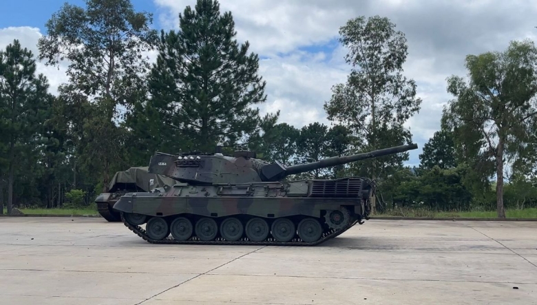 Leopard 1 A5 do Exército Brasileiro durante processo de revitalização em Santa Maria (RS)