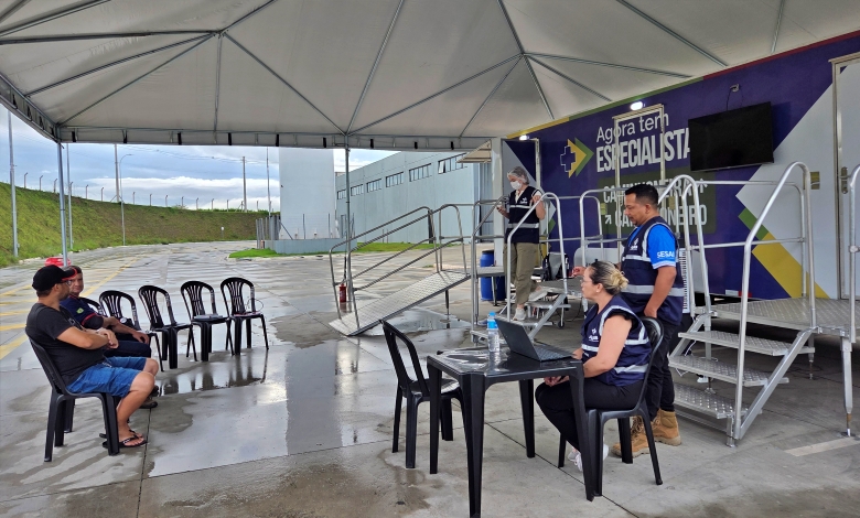 Atendimento de saúde a caminhoneiros no PPD da Via Dutra em Pindamonhangaba