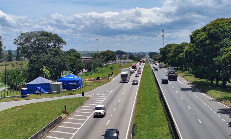 Interdição na Via Dutra para obras de passarela em Caçapava