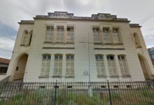 Fachada do Grupo Escolar Dr. Lopes Chaves, prédio histórico de Taubaté que será restaurado